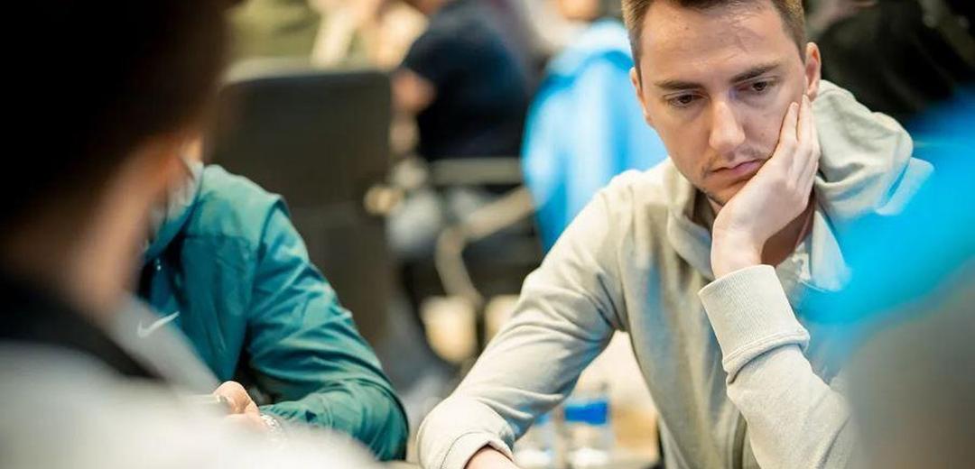 Tom_Poker_NL neemt zijn kijkers mee naar de live pokertafel