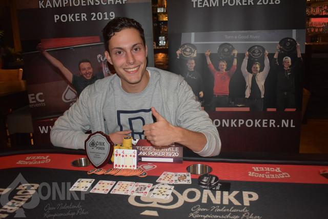 Daan Liebregts wint Pokerkampioenschap van Veghel