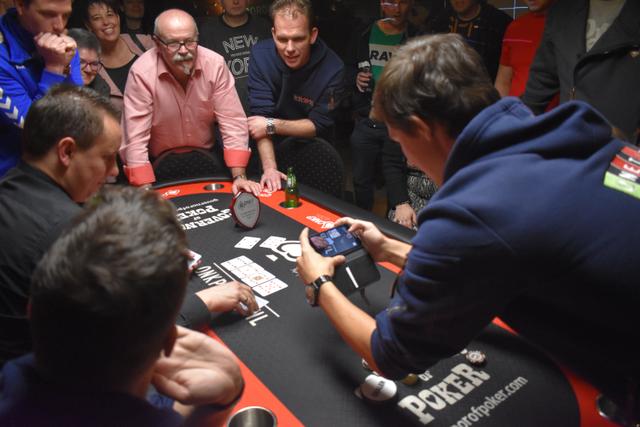 Patrick van der Schief wint Pokerkampioenschap van Borculo