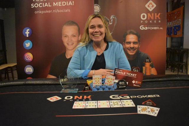 Colinda Vandenbroek wint Pokerkampioenschap van Linschoten